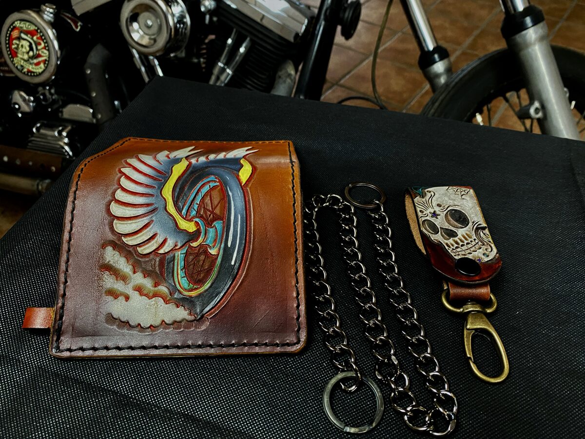 Minimalistic biker wallet with chain