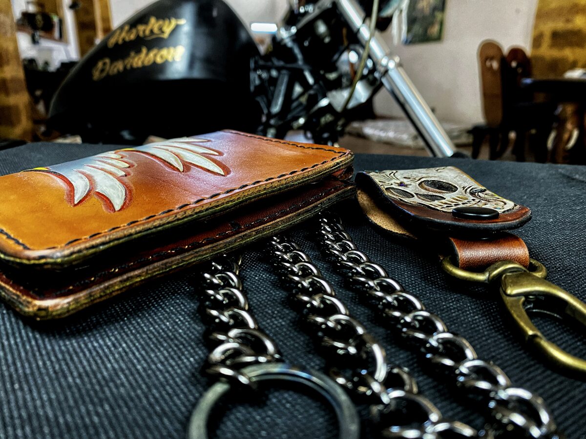 Minimalistic biker wallet with chain